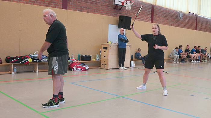 Karl-Heinz und Christina auf dem Spielfeld