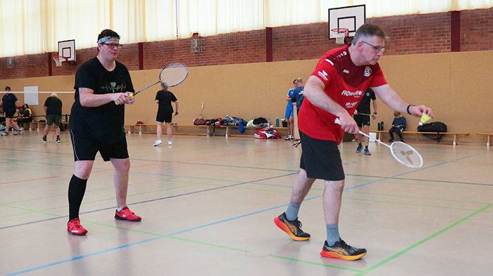 Bert und Mike auf dem Spielfeld