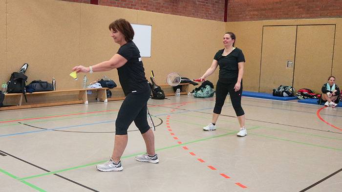 Silvia und Nancy auf dem Spielfeld
