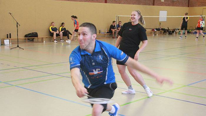 Mike und Christina voller Freude / in Aktion