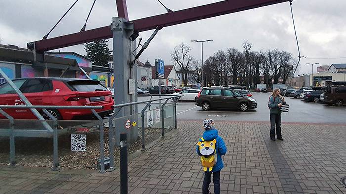 Liberec vor iQlandia: Karo zieht ein Auto hoch