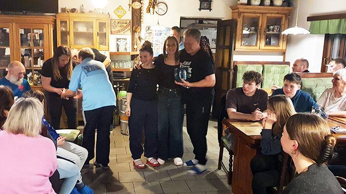 Siegerehrung Kartenabend, Mau-Mau: Caitlin, Greta und Peter
