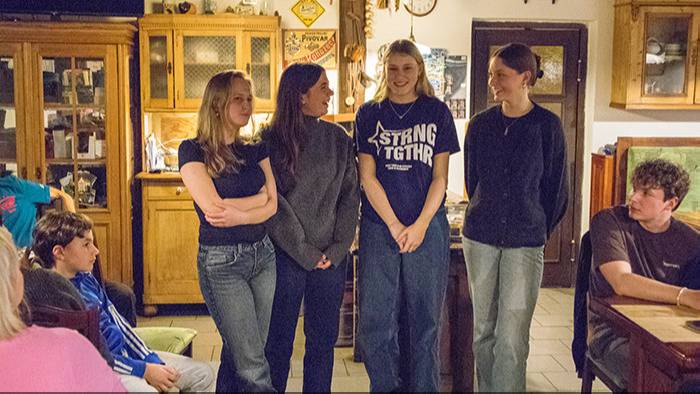 Abschlussveranstaltung: Schwarze Magie von/mit Hannah, Romy, Elsa-Marie und Clara.