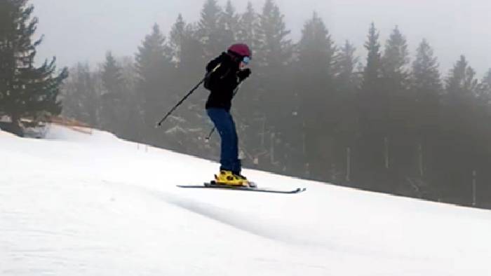<b>Adrenalin Park</b> (U Arniky II.): Greta hob beim Hügel ab...