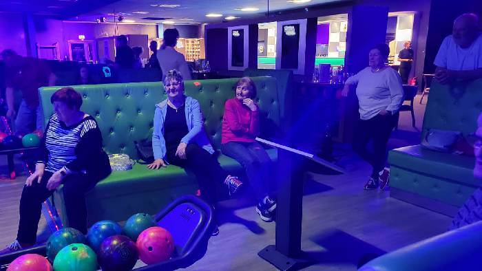 Unsere Frauen beim Bowling