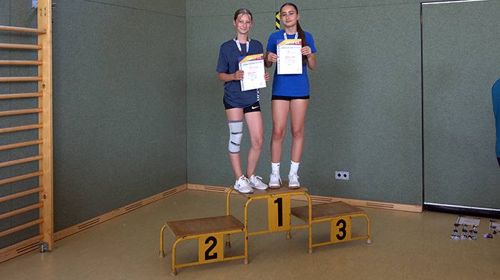Neele und Amira Siegerehrung Doppel