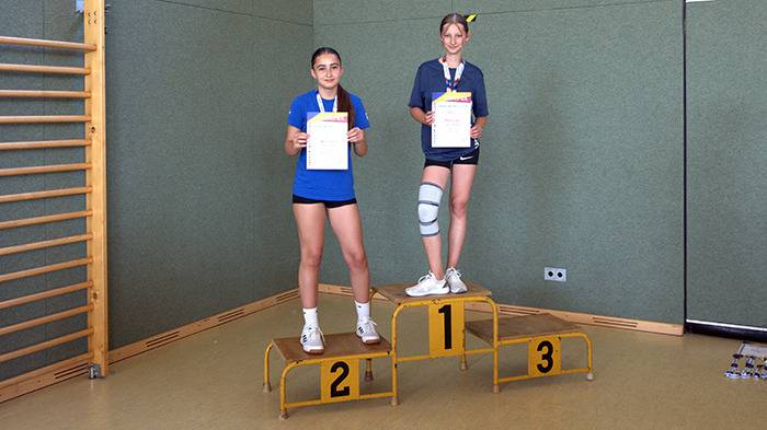 Amira und Neele Siegerehrung Einzel