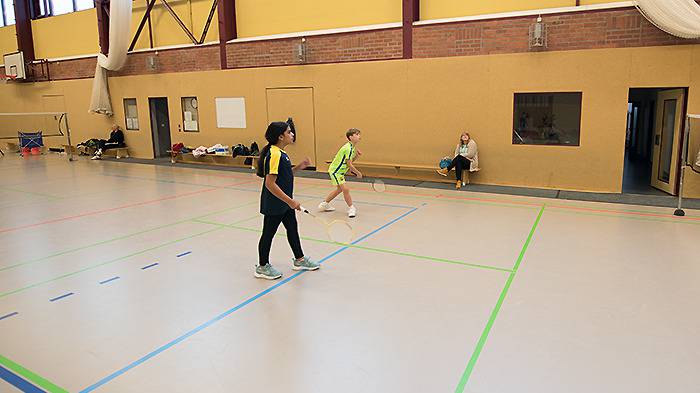 Spieler:innen auf dem Feld in Aktion 3