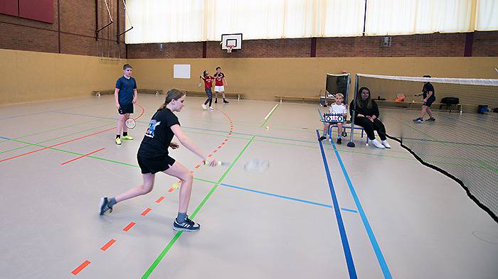 Spieler:innen auf dem Feld in Aktion 5