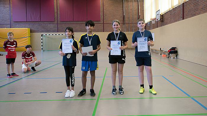 Siegerehrung Mixed u15 1. Salman/Setya 2. Alexander/Cassidy