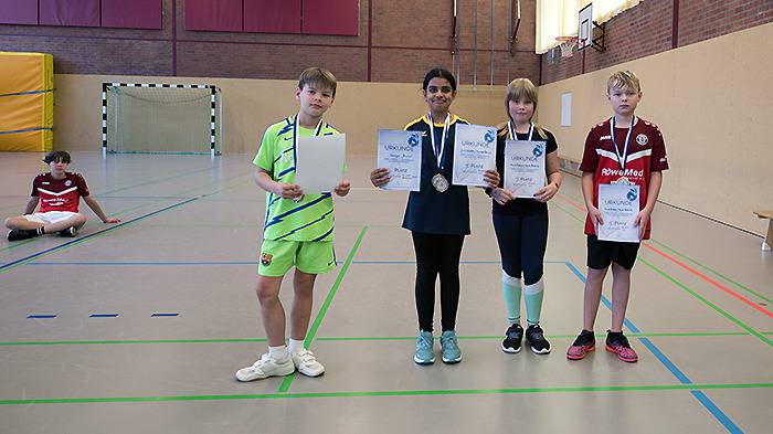 Siegerehrung Mixed u11 1. Morik/Maron 2. Joris/Stanaya