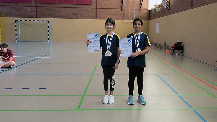 Siegerehrung Mädchen Doppel u11 1. Setya/Stanaya