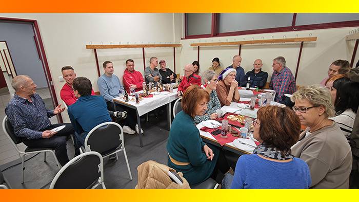 Weihnachtsfeier Badminton Erwachsene 2025 alle Teilnehmer:innnen.