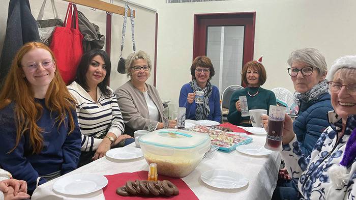 die Damen in gemütlicher Runde