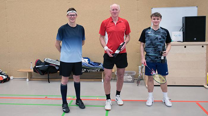 drei erste Plätze vom Schleifchenturnier Männer