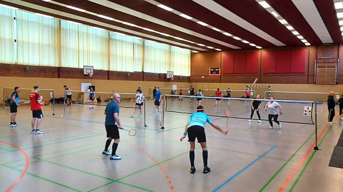 Hallengesamtaufnahme 6 Felder