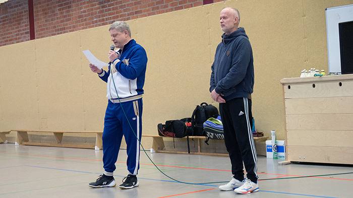 zwei Personen bei der Ansprache