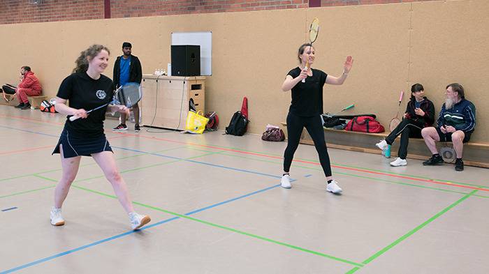 auf dem Feld: Gwendolyn und Stefanie