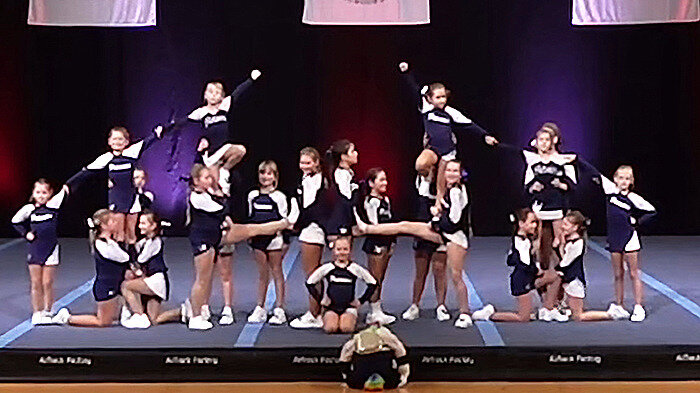 Cheerleader auf der Bühne