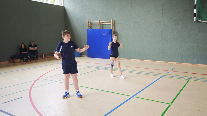 Mixed 2 Teilnehmer auf dem Badmintonfeld
