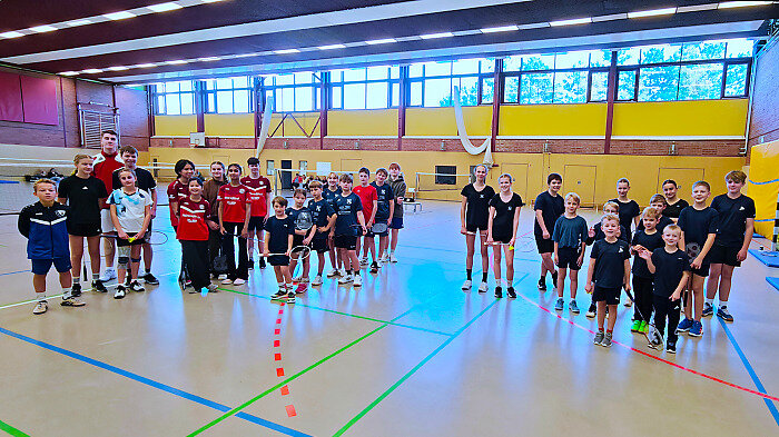 Gruppenbild alle Teilnehmer:rinnen