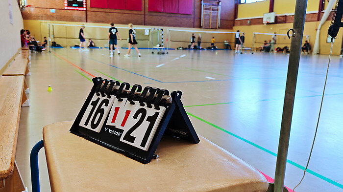 Punktetafel neben dem Spielfeld